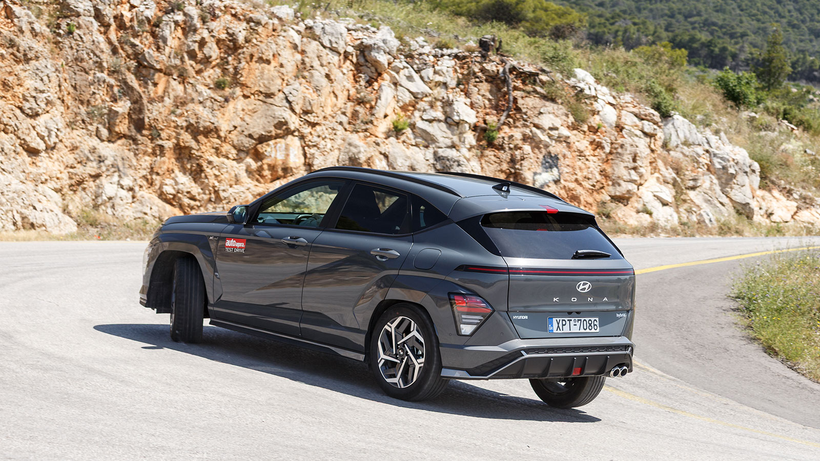 Hyundai Kona VS Volkswagen T-roc Βαθμολογίες. Ποιο είναι καλύτερο σε κατανάλωση, χώρους, επιδόσεις, εγγυήσεις.